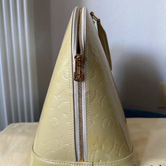 Louis Vuitton Alma - Picture 8 of 17